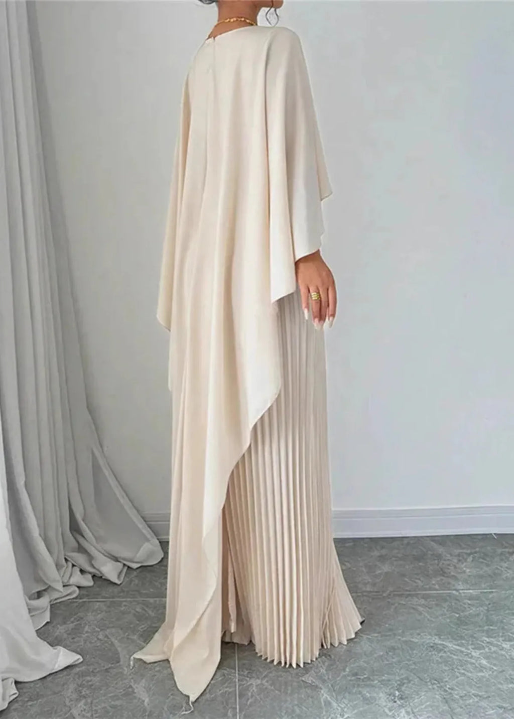 Cape Sleeve Pleated Maxi Dress with Round Neck for Elegant Occasions