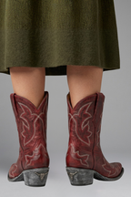 Western-Inspired Leather Mid-Calf Boots with Embroidered Detailing for All-Season Wear