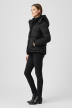 Insulated Women's Jacket with Secure Fit and Durable Design