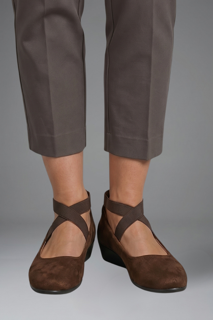 Women's Slip-On Orthopaedic Flat Shoes with Crisscross Elastic Straps and Low Wedge Sole for Daily Comfort