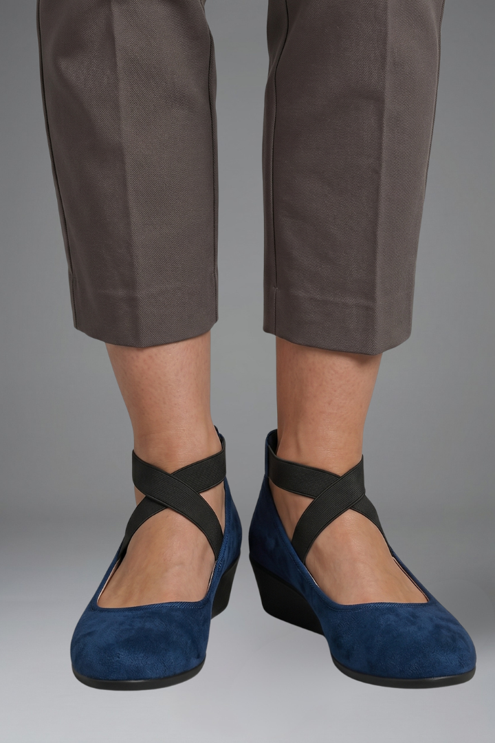 Women's Slip-On Orthopaedic Flat Shoes with Crisscross Elastic Straps and Low Wedge Sole for Daily Comfort