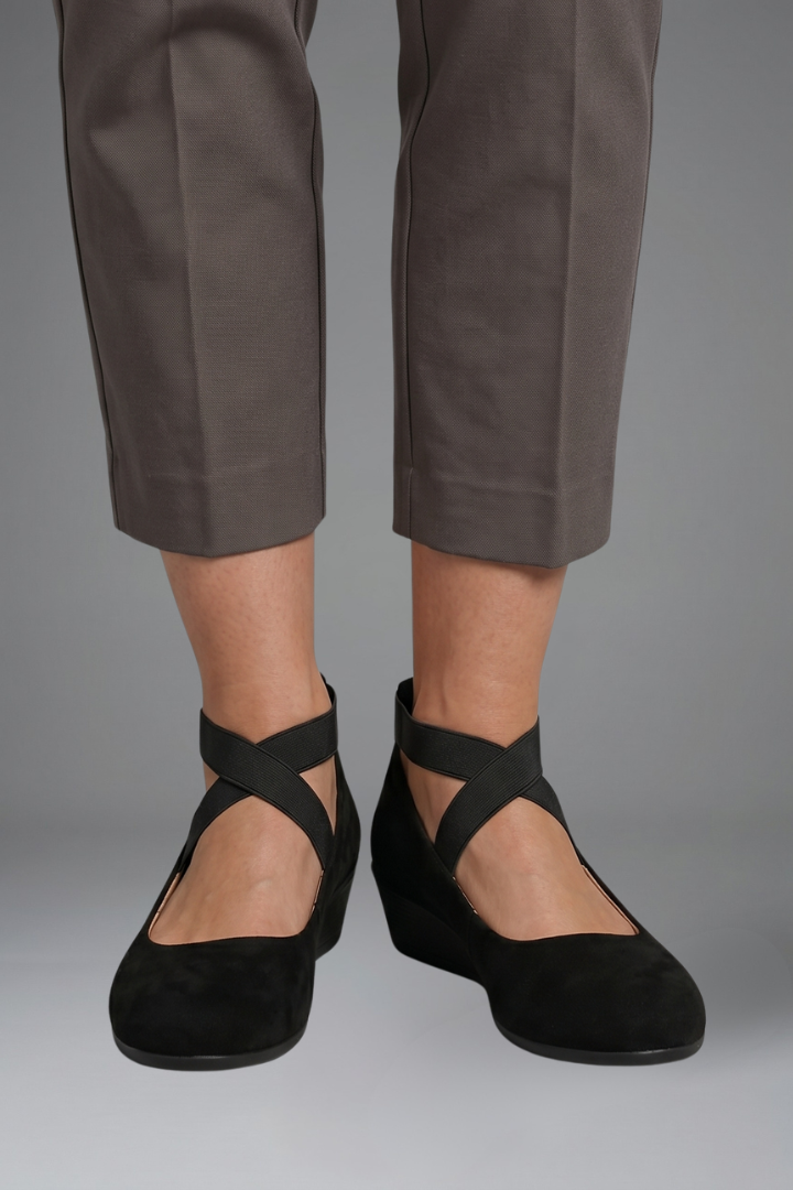 Women's Slip-On Orthopaedic Flat Shoes with Crisscross Elastic Straps and Low Wedge Sole for Daily Comfort