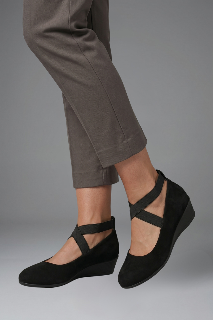 Women's Slip-On Orthopaedic Flat Shoes with Crisscross Elastic Straps and Low Wedge Sole for Daily Comfort