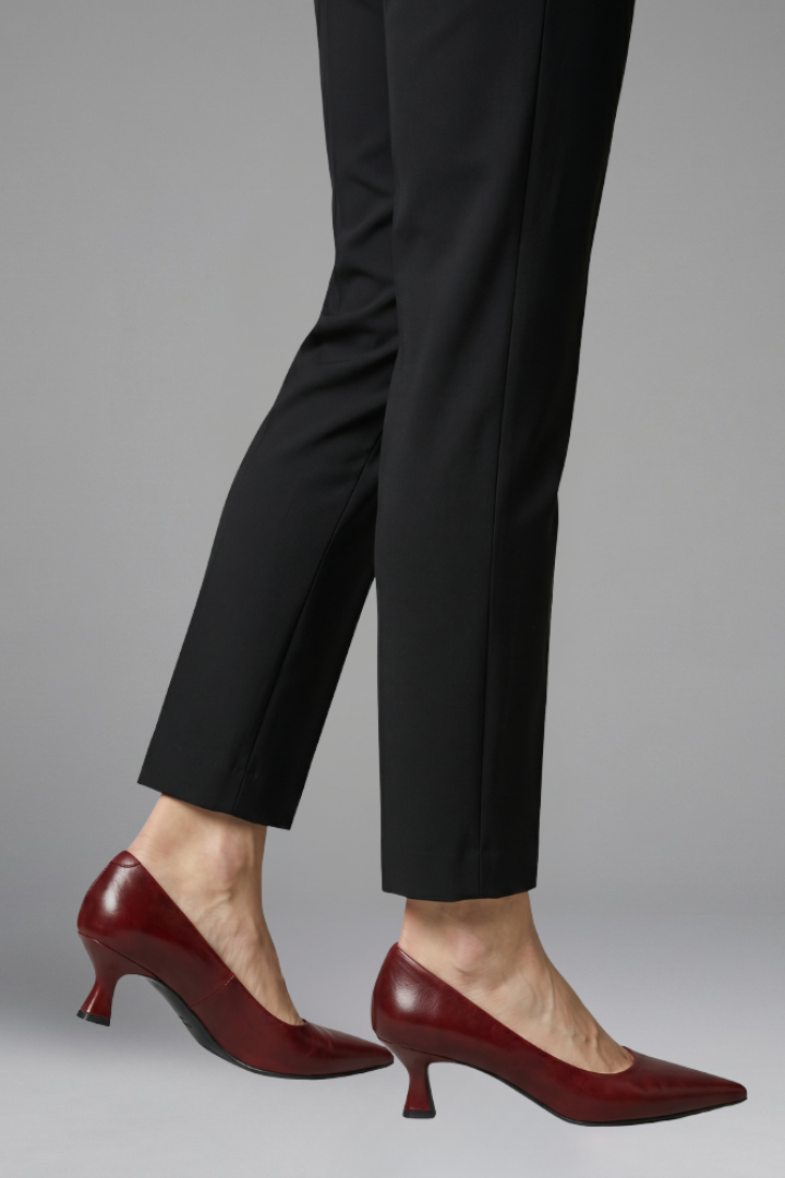 Refined Women's Orthopaedic Heels with Pointed Toe and Low Flared Heel for Office Wear