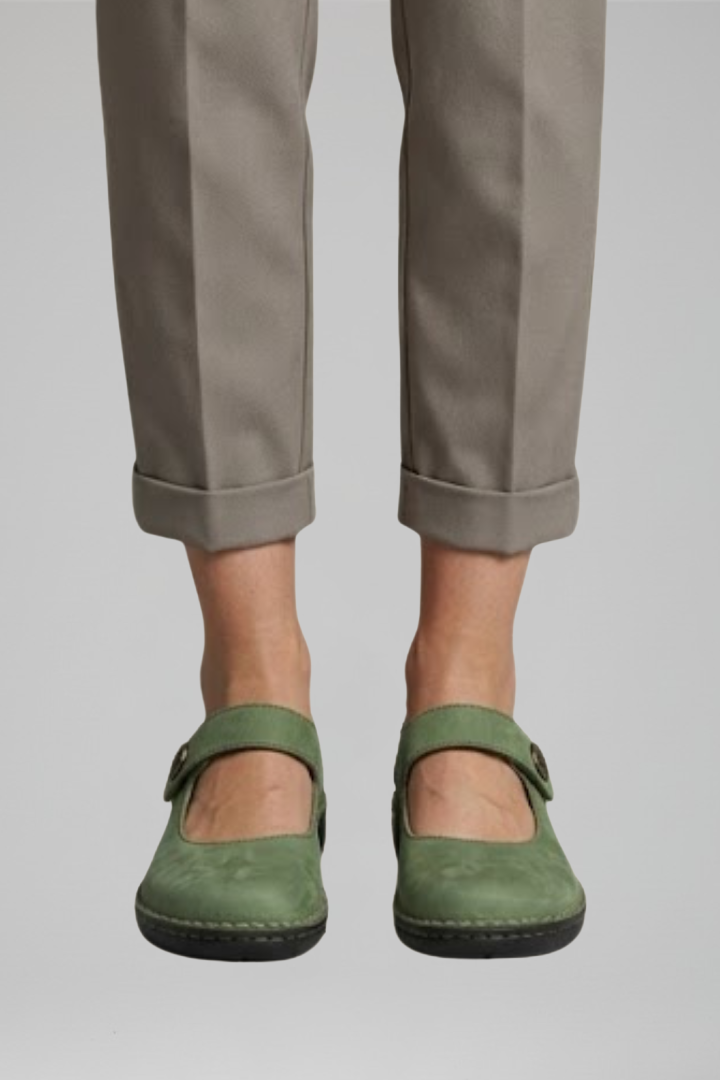 Orthopaedic Mary Jane Flats for Women with Strap Closure and Rounded Toe