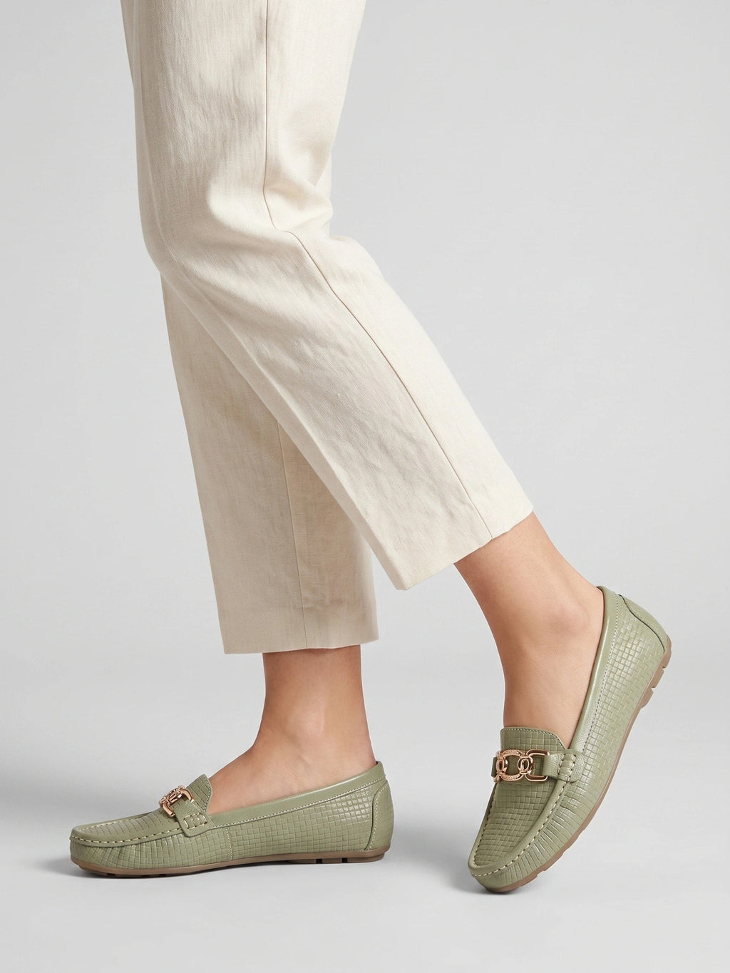 Gleamond | Women's Classic Slip On Loafers with Decorative Trim Gleamond