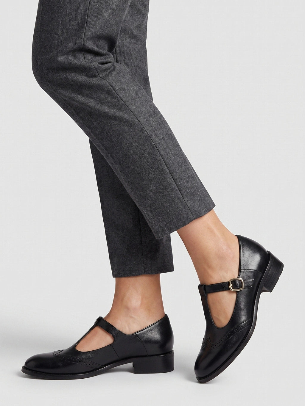 Gleamond | Women's T-Strap Mary Jane Flat Shoes with Brogue Detail Gleamond