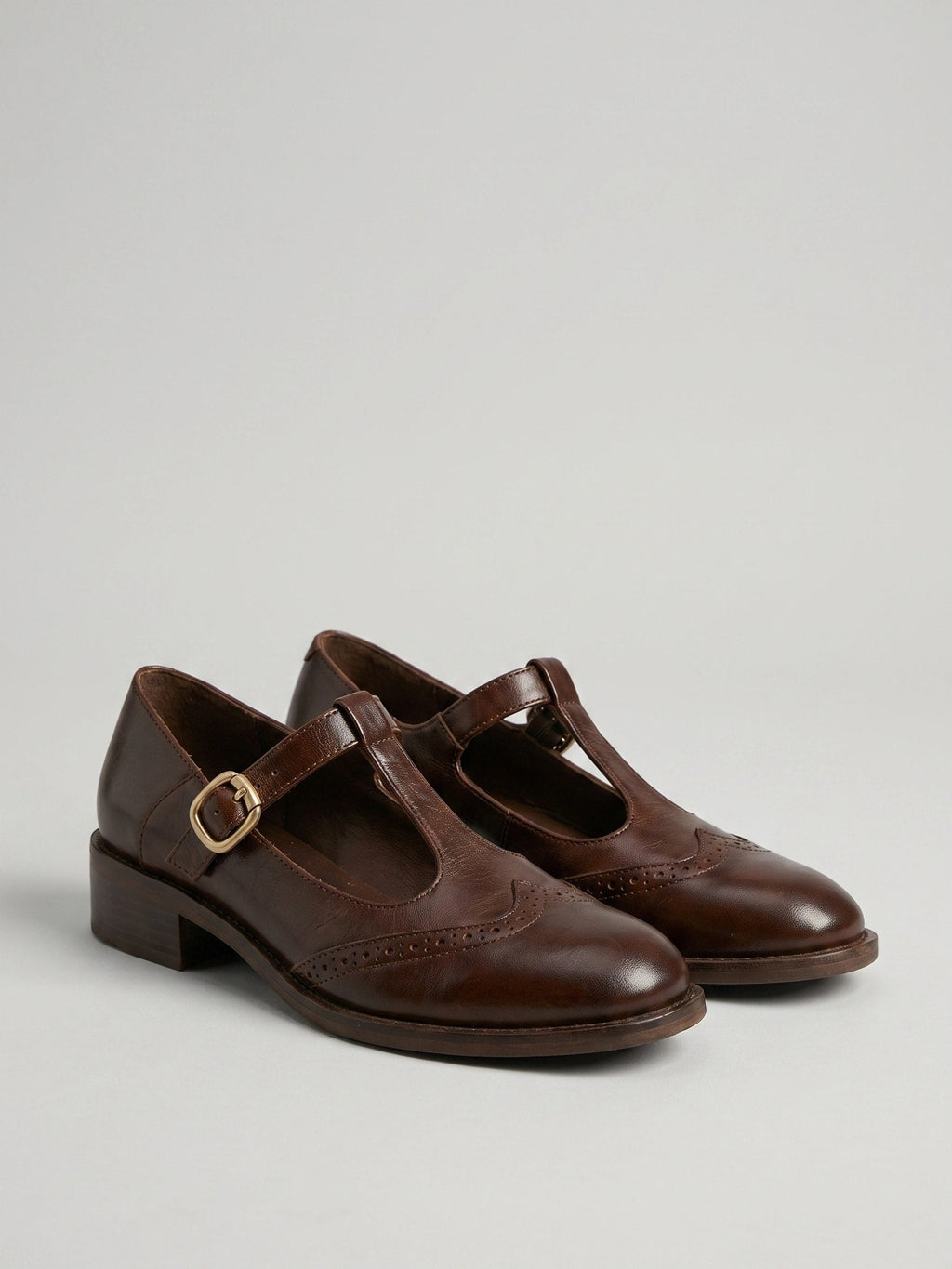 Gleamond | Women's T-Strap Mary Jane Flat Shoes with Brogue Detail Gleamond