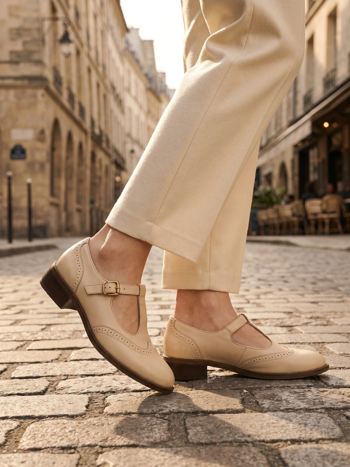 Gleamond | Women's T-Strap Mary Jane Flat Shoes with Brogue Detail Gleamond