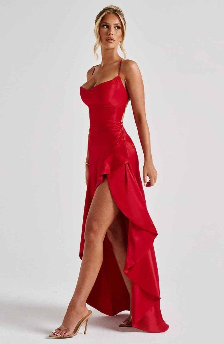 Elegant Maxi Dress with Ruffled Hem