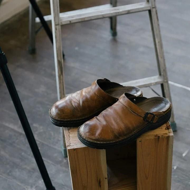 Men's Closed Toe Clogs with Adjustable Buckle Strap Brindle & Balance