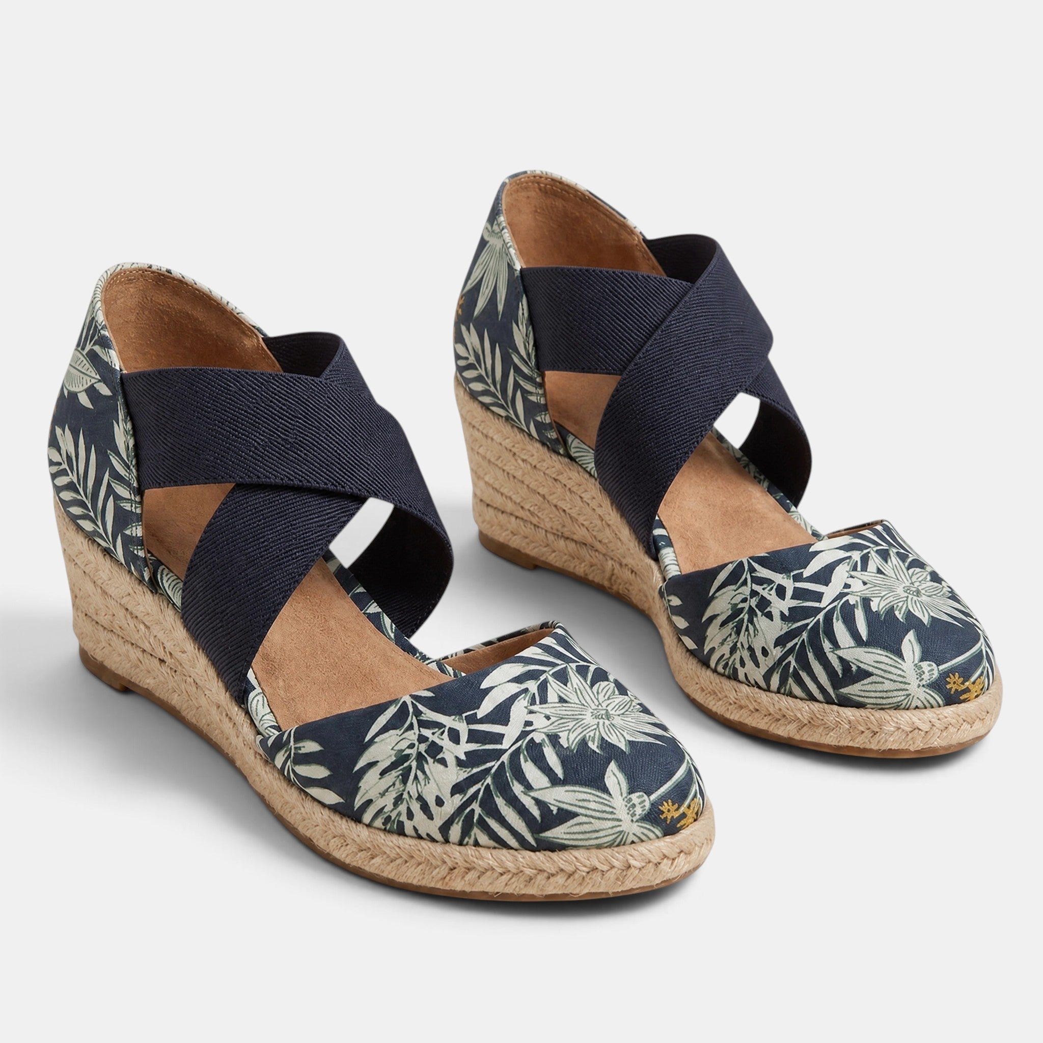 Women's Espadrille Wedge Shoes with Cross Strap and Closed Toe